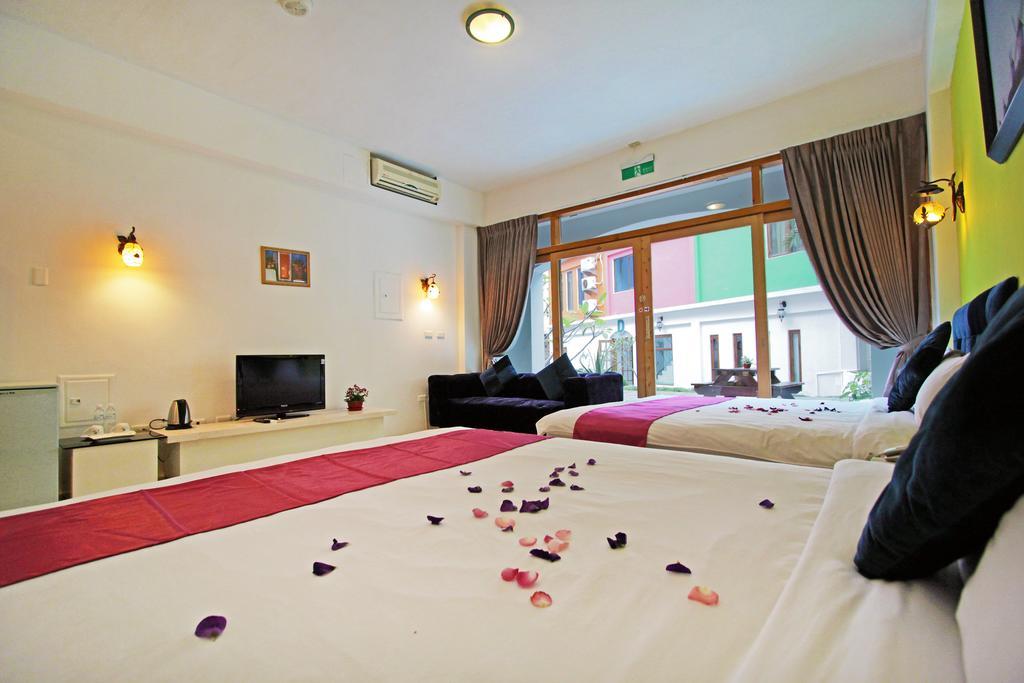 Rainbowtown Hotel Hualien City Room photo